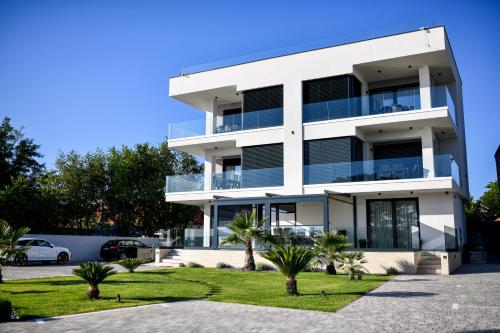 CROWONDER Apartments & Rooms OAZA with heated Swimming Pool and Sauna