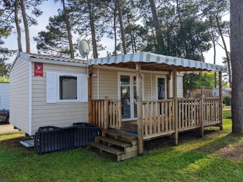 Bungalow charmant à Saint-Julien-en-Born avec piscine partagée