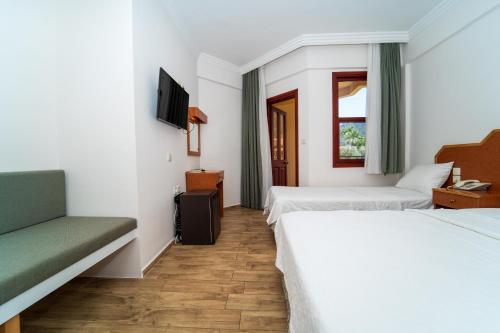 Postel nebo postele na pokoji v ubytování Belcehan Beach