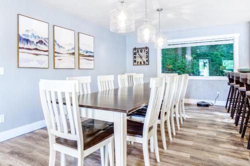 a dining room with a wooden table and chairs at Fun & Games in Union