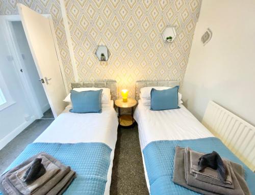 Cama ou camas em um quarto em Comfortable Home in Hull
