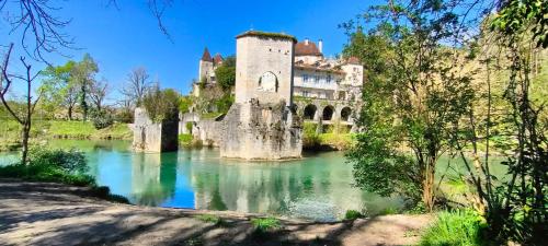 a castle in the middle of a river at Entre Galets in Sauveterre
