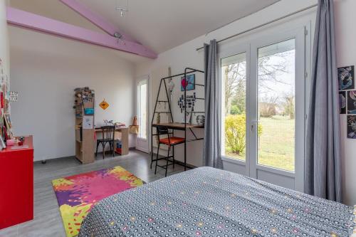 Postel nebo postele na pokoji v ubytování La Muscadelle - Maison familiale avec piscine