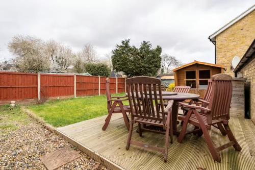 Zahrada ubytování Stevenage Contractors x8 New 3 bedroom House Free Wifi, Parking, Towels all inclusive & Large Garden