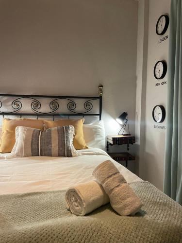 Traveler's Beach Apartment with sea view, free coffee & parking