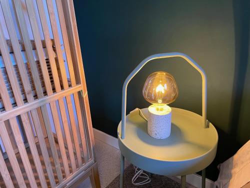 a lamp sitting on a table next to a crib at Cal Frasco punt com - Pallars Jussà in Figuerola de Orcau