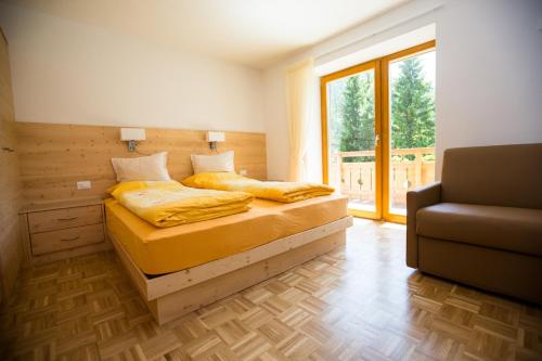 Un ou plusieurs lits dans un hébergement de l'établissement Appartamenti Genziana