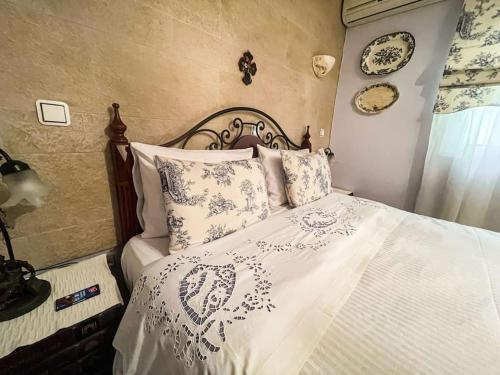 Ένα ή περισσότερα κρεβάτια σε δωμάτιο στο Maison De Poupee
