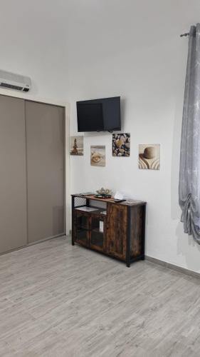 A television and/or entertainment centre at La piccola Perla