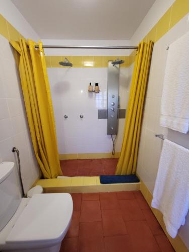 Bilik mandi di Quinta da Mimosa