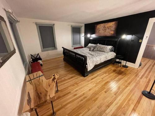 Postel nebo postele na pokoji v ubytování ADK Game House