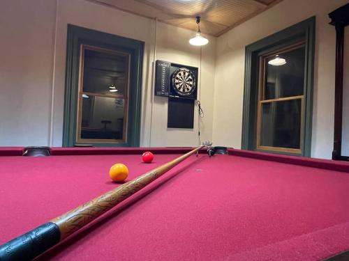Biliár nebo kulečník v ubytování ADK Game House