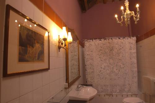 Phòng tắm tại Corte di Maggio B&B