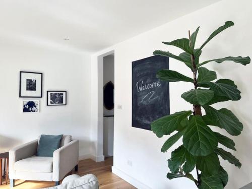 Gallery image of Poets Rest, free parking, EV socket fees apply walk to beach in Brighton & Hove