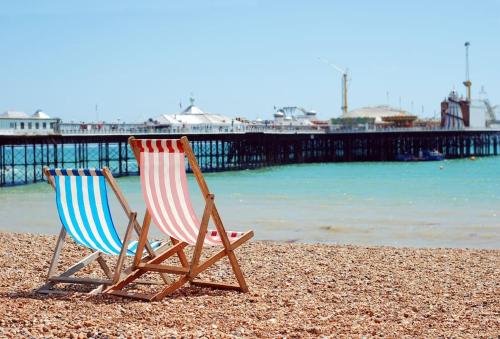 Poets Rest, free parking, EV socket fees apply walk to beach photo 7