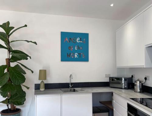 Poets Rest, free parking, EV socket fees apply walk to beach photo 9