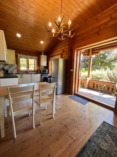 a kitchen with a table and chairs in a cabin at Beautiful 2 Bedroom Log Cabin With Private Hot Tub - Elm in Leominster
