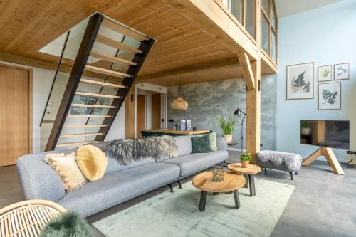 a living room with a couch and a tv at Buytenplaats Villa 183 in De Koog