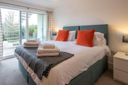 a bedroom with a large bed with towels on it at Howells Mere 70, Sunnybank in Somerford Keynes