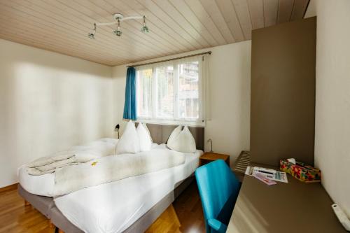 Postel nebo postele na pokoji v ubytování Alpenkräuter Hotel Bären