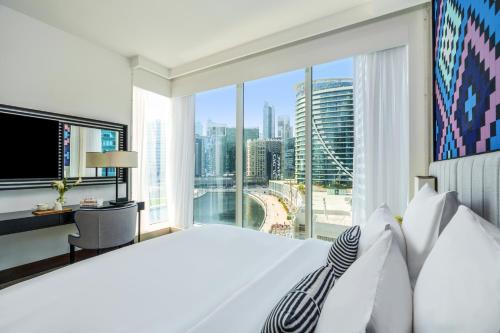 Postel nebo postele na pokoji v ubytování Pullman Dubai Downtown