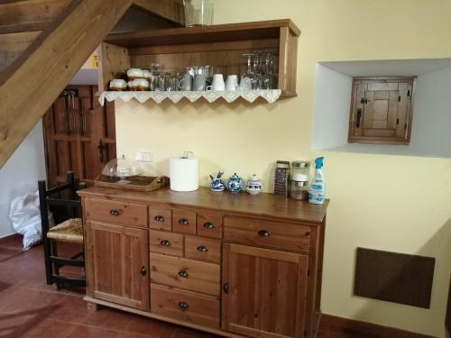 a kitchen with a wooden dresser in a room at Caballito de Madera in Pelegrina
