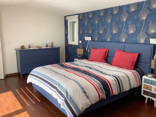 Un pat sau paturi într-o cameră la Villa Rochefort-du-Gard proche Avignon