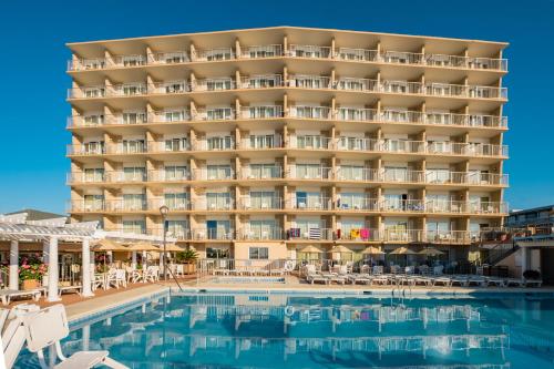 Bazén v ubytování Reges Oceanfront Resort nebo v jeho okolí