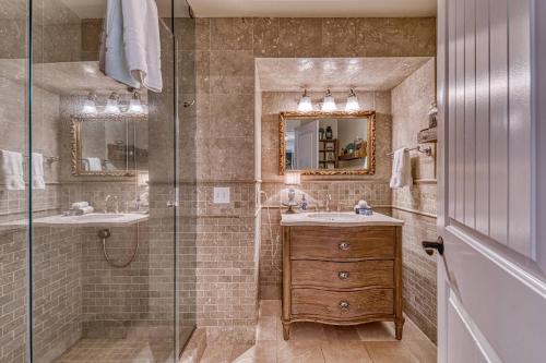 a bathroom with two sinks and a glass shower at King's Queen in Newberg