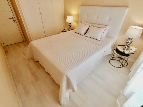 Beachfront Seaview Litoralmar apt, Fast WIFI, Airco, Pool, Private Parking