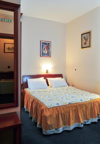 Ein Bett oder Betten in einem Zimmer der Unterkunft Hotel Montenegrino