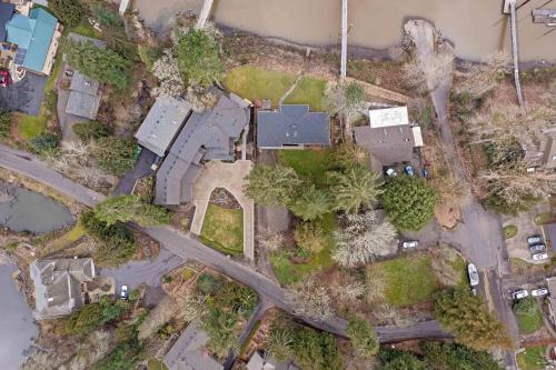 an overhead view of a house with a road at River Forest Retreat in Milwaukie