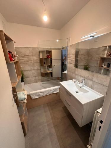 a bathroom with a tub and a sink and a shower at La Garde d'Antoine - Appartement centre ville in La Garde