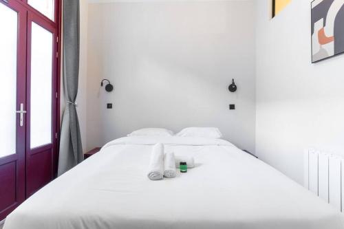 Posteľ alebo postele v izbe v ubytovaní HSH Saint Lazare-Opéra Calm & Cosy Apartment