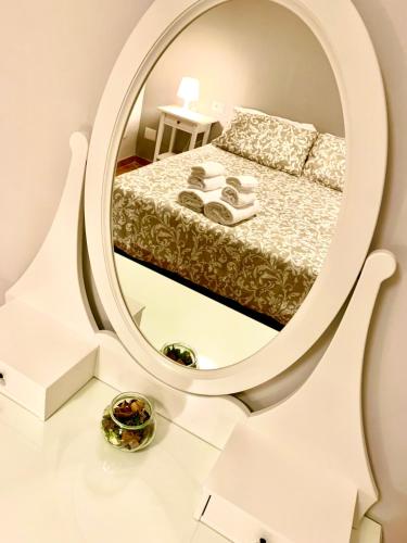 a bedroom with a bed in a mirror at Artis Mare in Pozzuoli