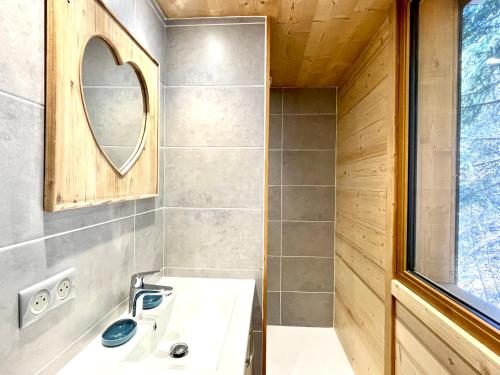 a bathroom with a sink and a mirror at Club Alpina - Champagny-en-Vanoise in Champagny-en-Vanoise