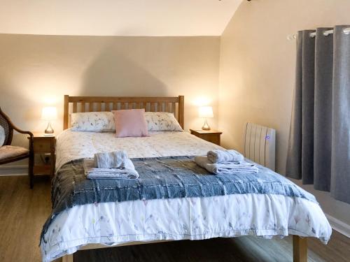 a bedroom with a bed with towels on it at Westerley Uk31573 in Clifford