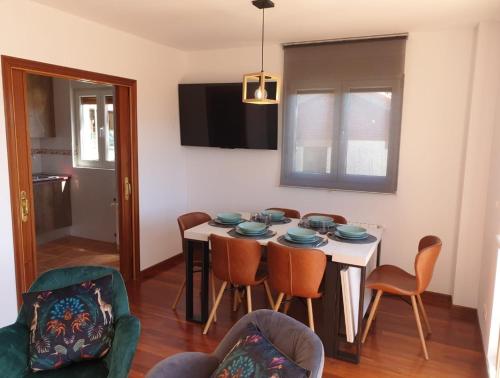 a living room with a dining room table and chairs at Casa vacacional Mirador de San Vicente in Serdio