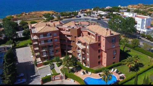 Beach & Sea Apt, Fast WIFI, Airco, Private Parking and Pool