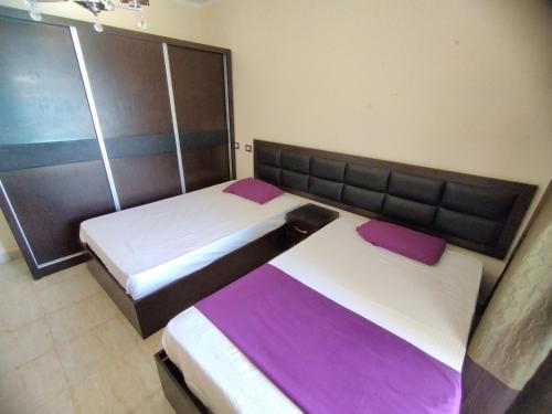 Una cama o camas en una habitación de Juliee House-Criss Resort-Naama Bay