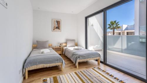 Dream Apartment W/Pool & Balcony by LovelyStay