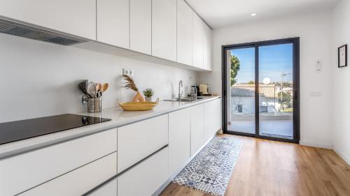 Dream Apartment W/Pool & Balcony by LovelyStay