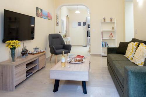 Luxury Apartment in Garitsa Bay