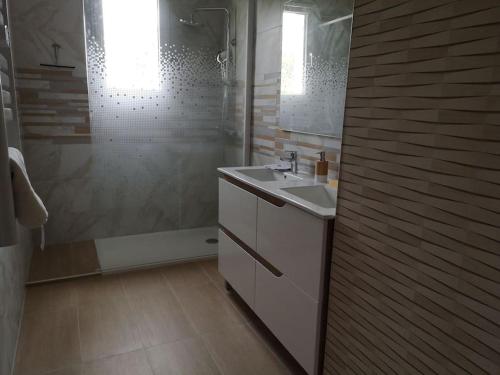 Fotografia z galérie ubytovania Un gîte entièrement rénové à la campagne v destinácii Pern