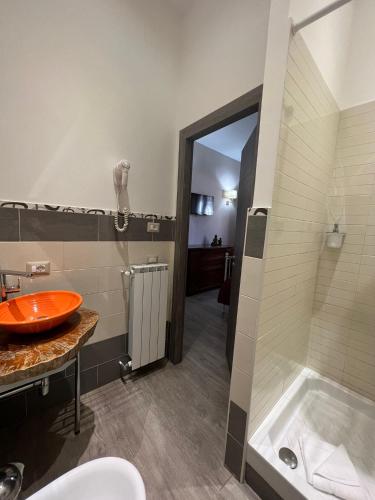 Koupelna v ubytování SWEET HOME & WELLNESS affittacamere