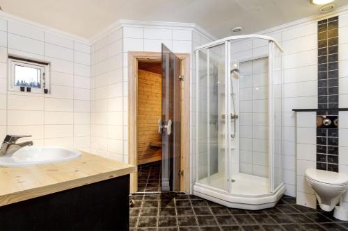 a bathroom with a shower and a sink at Tinden Apartment 310 in Kyrkjebøen