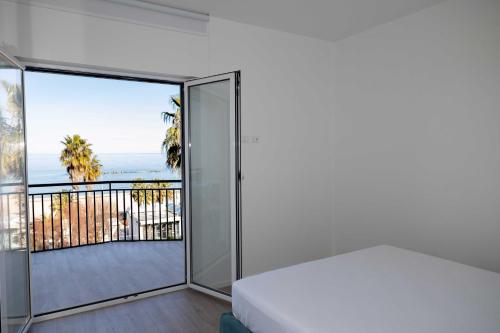 A bed or beds in a room at D Suite Fronte Mare