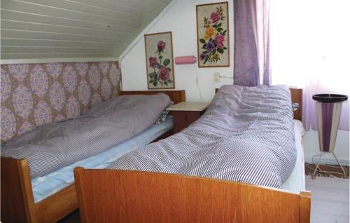 a bedroom with two beds in a room at Pet Friendly Home In Skei I Jlster With Kitchen in Årdal