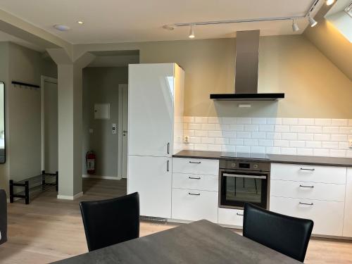 Kuchyň nebo kuchyňský kout v ubytování Kong Oscars Apartments