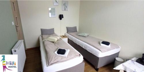a room with two beds in a room at Chilli Hostel in Krakow